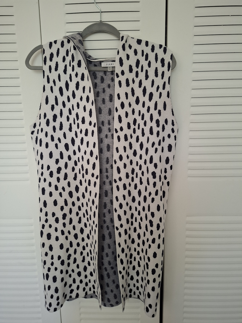 Sioni White and Black Sleeveless Leopard Print Duster Vest